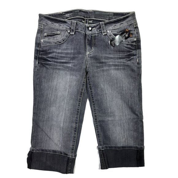 NWT Women's Basic Light wash Capri Jeans Size 11 - Picture 2 of 5